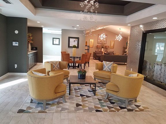 5th image of 7232 Park West Cir APT 206