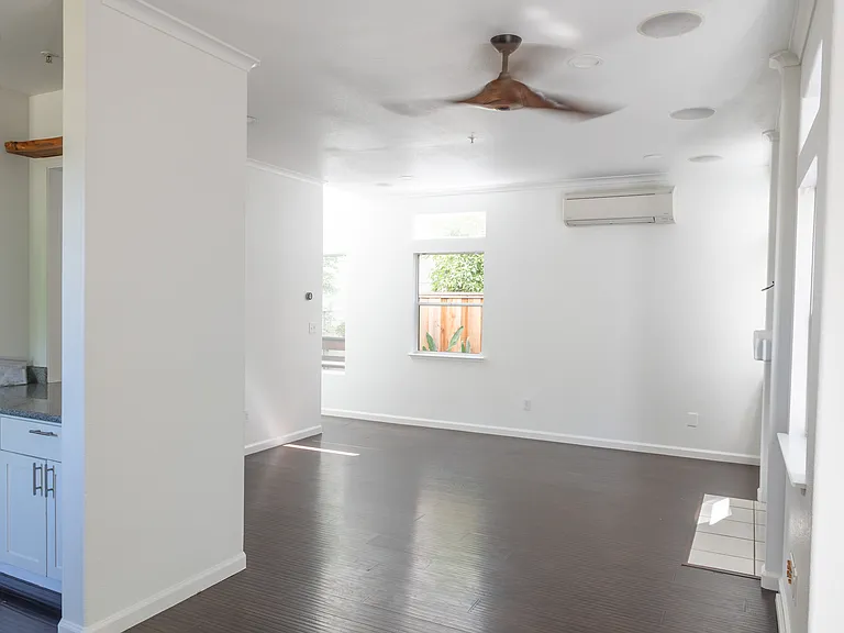 652 Charleston Ct — Photo 6