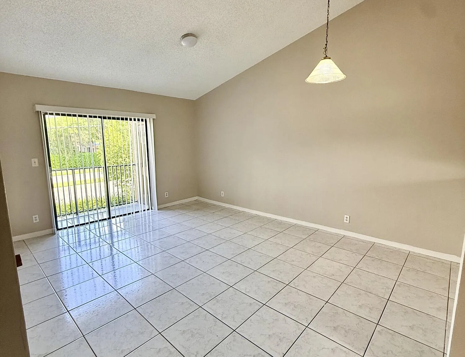 3 bed, 2.0 bath, $2,200 — Photo 4