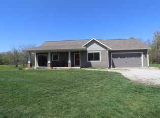 938 Wright Cemetery Rd, Findlay, IL 62534