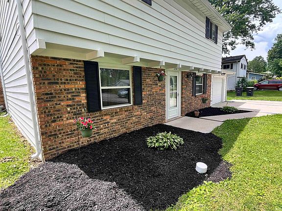 2nd image of 2536 Deerwood Dr