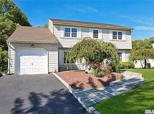 29 Sampson Ave, Ronkonkoma, NY 11749