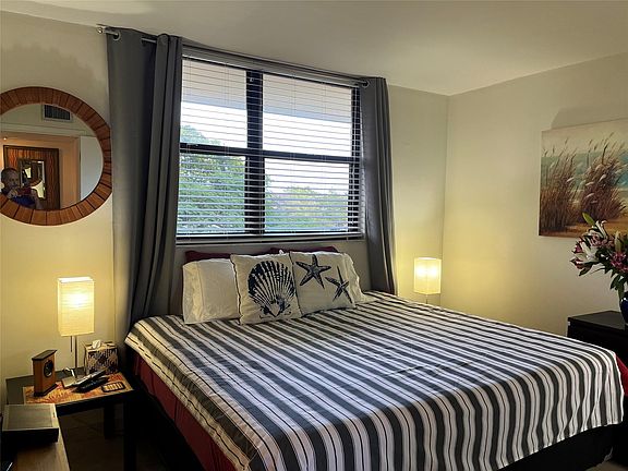 5th image of 110 Lake Emerald Drive #309