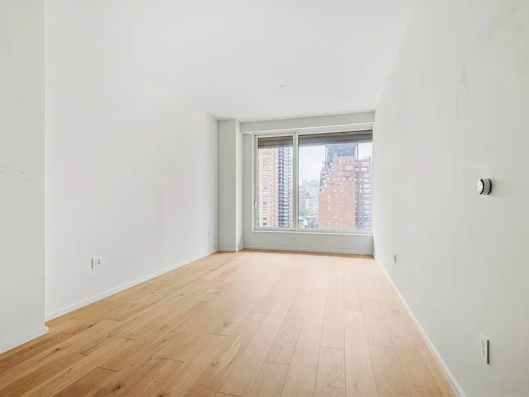 249 E 62nd St #10D — Photo 4