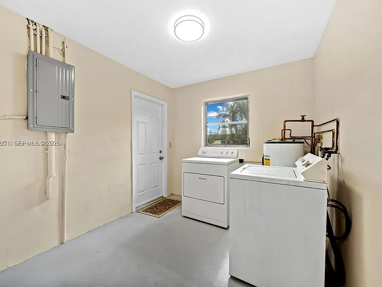 7532 Farragut St — Photo 10