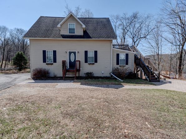 22 Hull Pl, Seymour, CT 06483