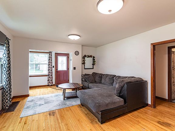 3rd image of 1636 Onalaska AVENUE
