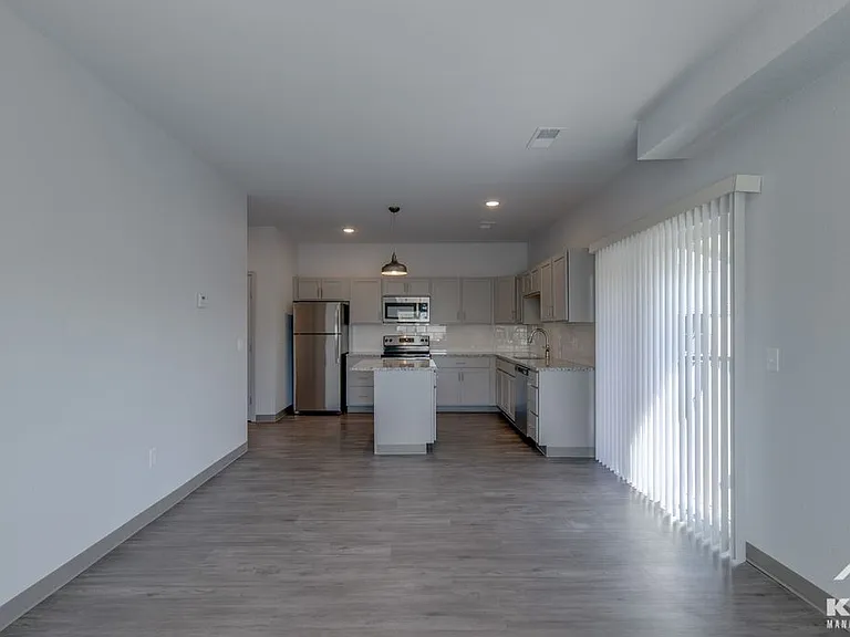 Indian Point Apartments — Photo 29