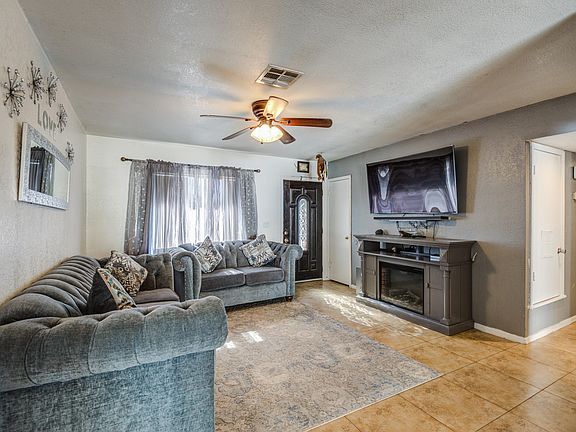 5th image of 11322 W Sunland Ave