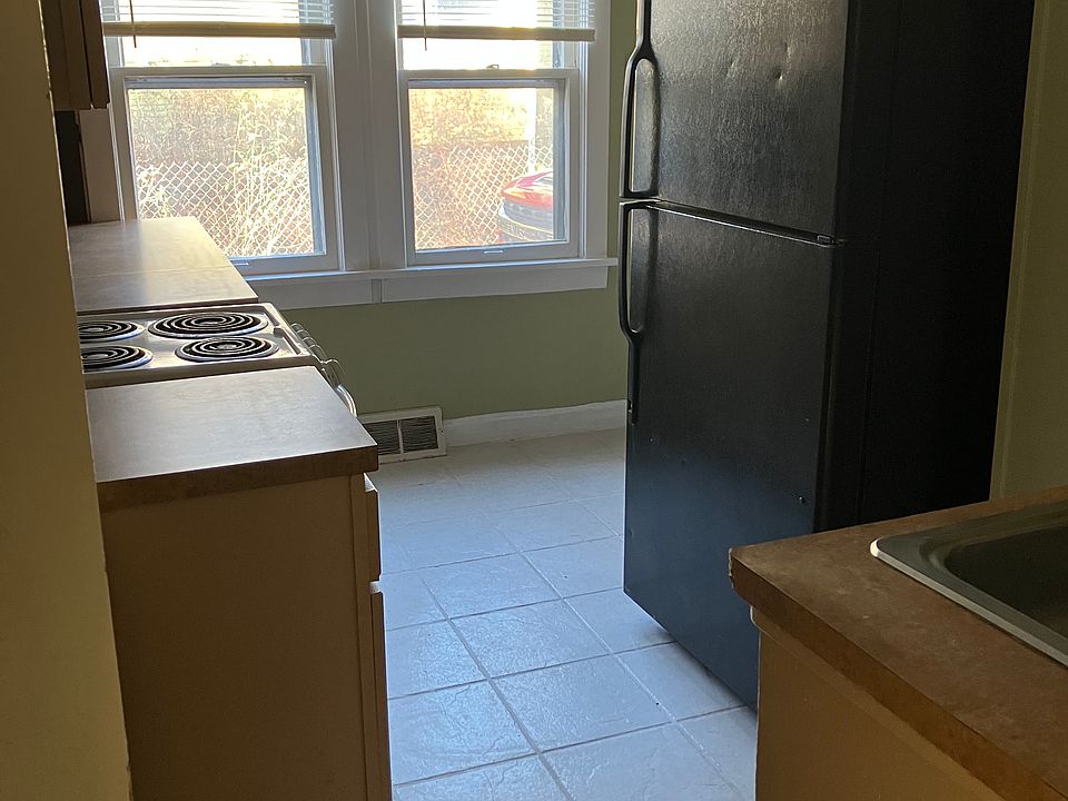 2nd image of 321 E 19th St