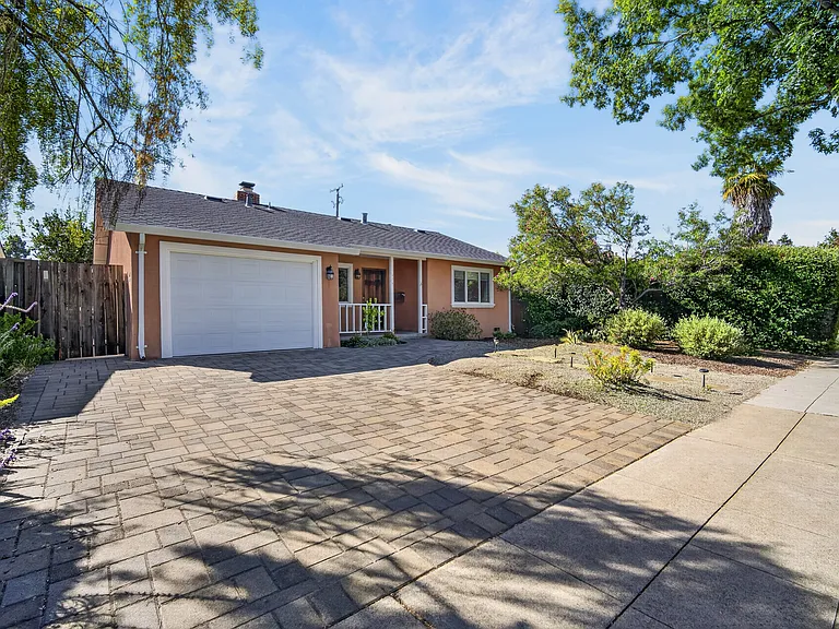 879 S Knickerbocker Dr — Photo 2