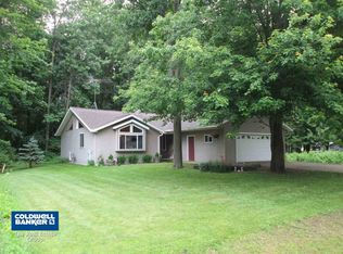 W4715 Swan Acre Dr, Cecil, WI 54111