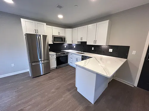 Floor plan 967-504 Elm St.