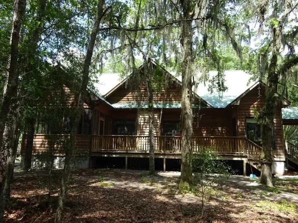 335 Canoochee Dr, Claxton, GA 30417