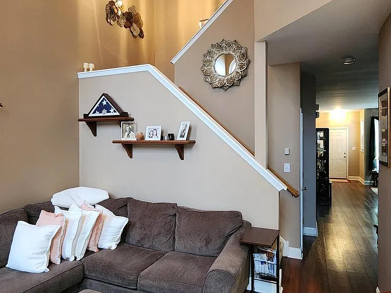 168 Pennsbury Ln — Photo 11