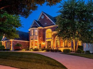 977 Tara Oaks Dr, Chesterfield, MO 63005