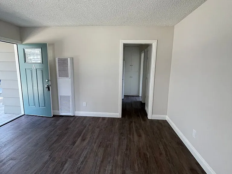 1605 W Shorb St — Photo 8