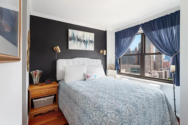 Sold by Triplemint | media 12