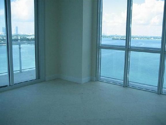 5th image of 520 West Ave APT 1504