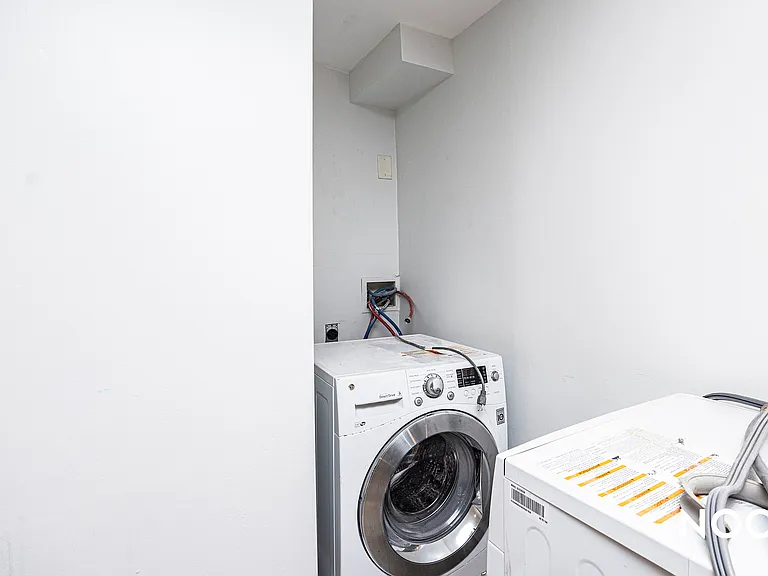 1869 Greene Ave #1A — Photo 34