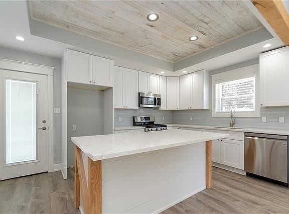 3rd image of 601 Betz Ave