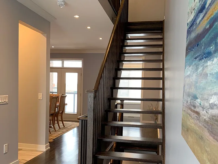77 Glenngarry Cres — Photo 7