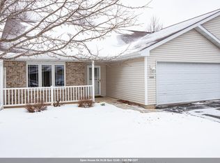 486 Wyldewood Dr Unit B, Oshkosh, WI