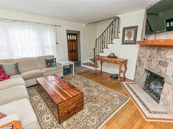 2nd image of 5080 Oakmont Dr