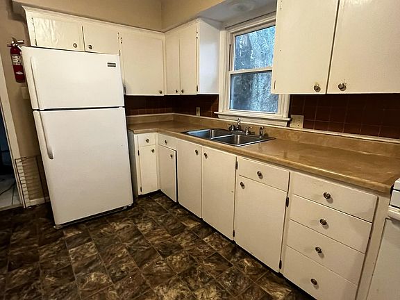 2nd image of 618 Ferguson Dr