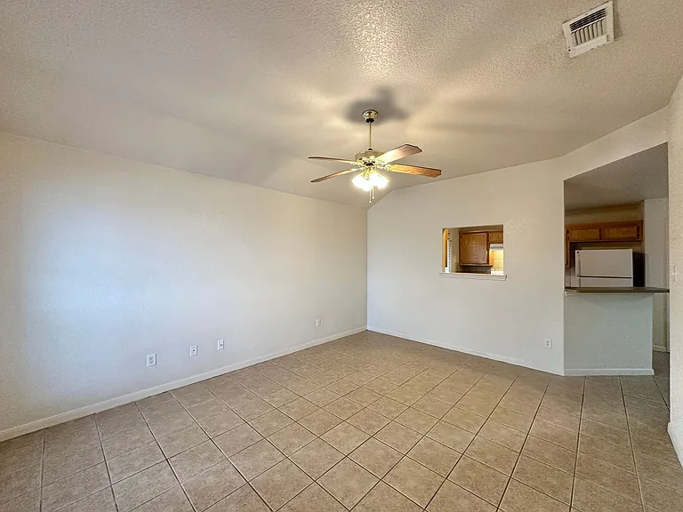 1111 Cinch Dr — Photo 3
