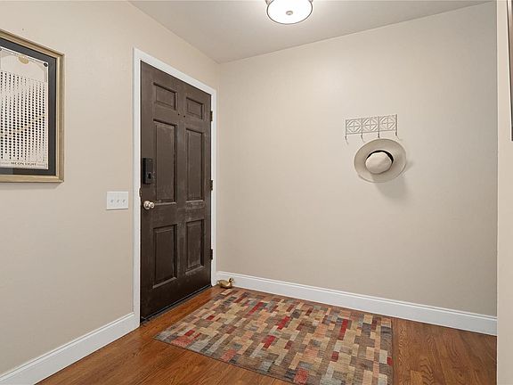 5th image of 707 Deauville Ct