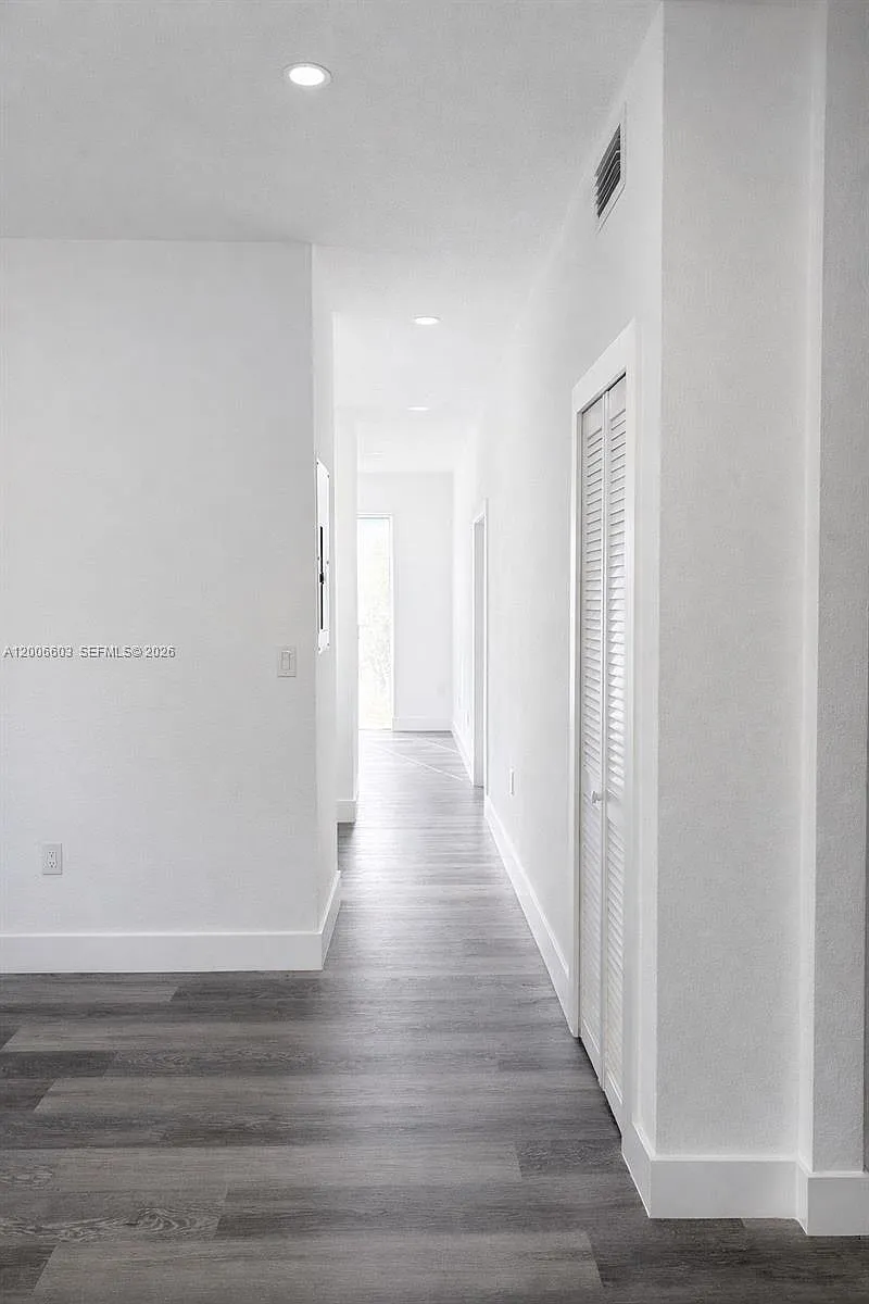 Building Photo - 17820 NW 73rd Ave #1011