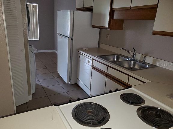 3rd image of 2132 Saint Marteen Ct Unit 2132