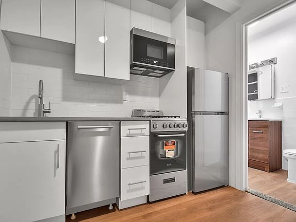 5th image of 209 E 88th St APT 3-D