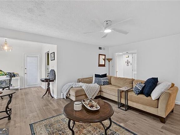 3rd image of 1005 Canyon Point Cir