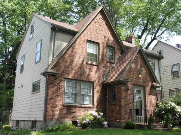 381 Vfw Pkwy, Brookline, MA 02467