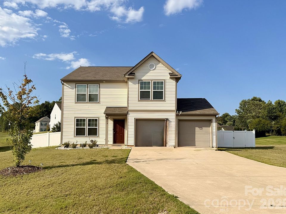 1st image of 714 Lexington Dr #52