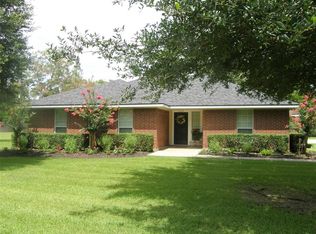 1614 Wagon Rd, Wallis, TX 77485