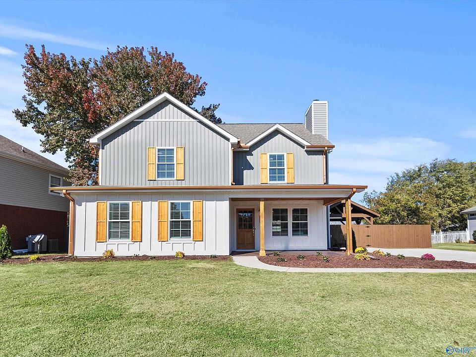 1st image of 303 Bradford Farms Dr