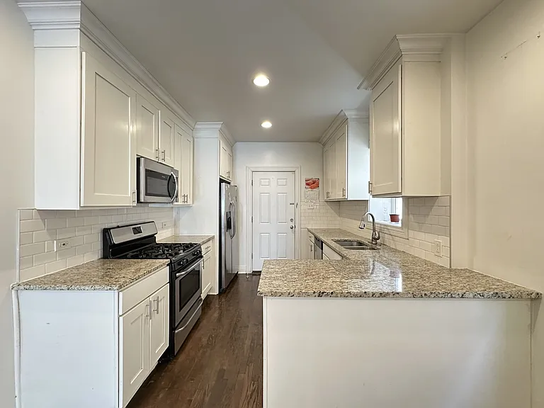 1621 N McVicker Ave #2 — Photo 2