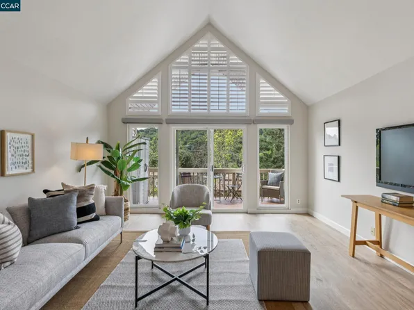 122 Ascot Ct APT B, Moraga, CA 94556