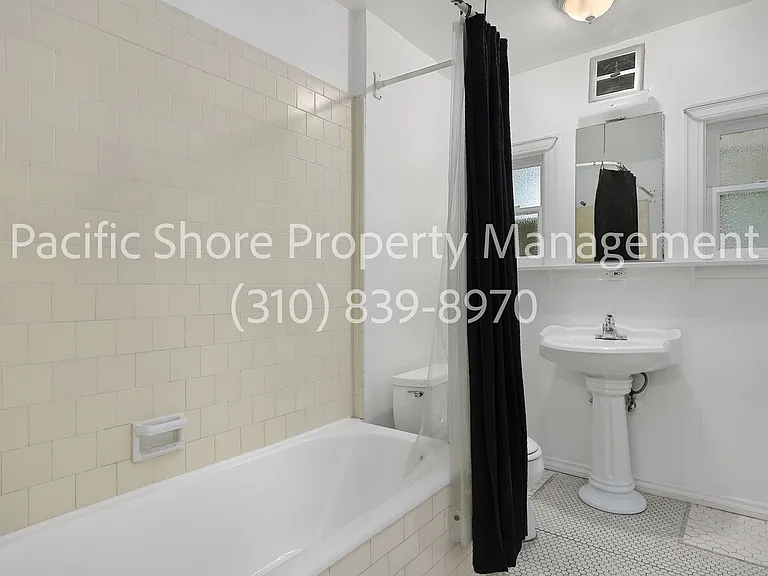533 N. Windsor Blvd — Photo 14
