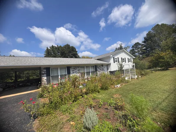 319 Woodland Dr, Harriman, TN 37748