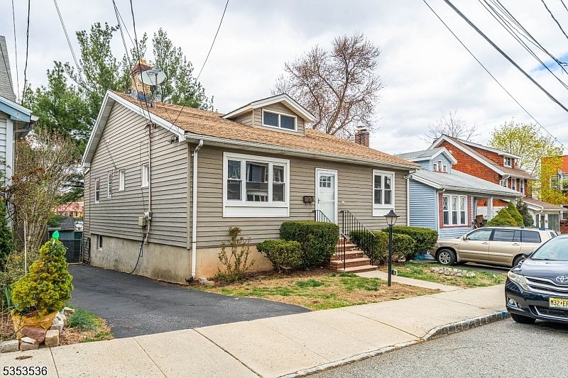 1st image of 7 Park Dr