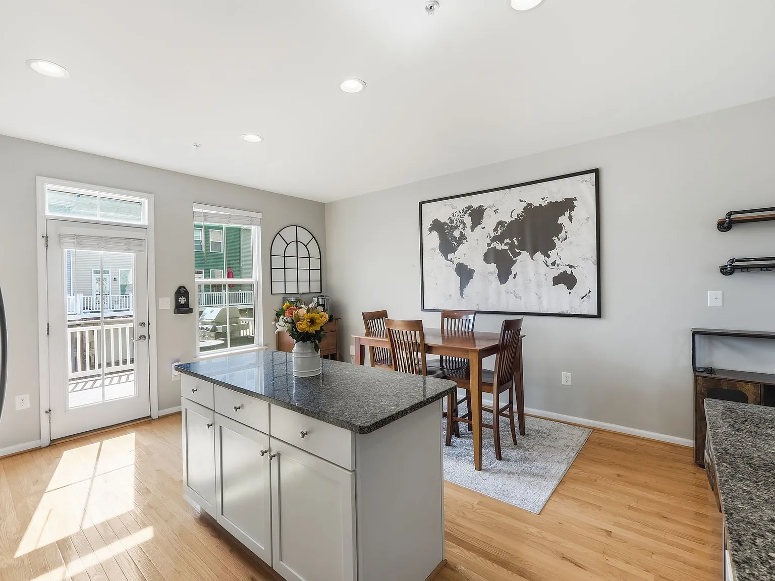 3 bed, 3.5 bath, 1938 sqft, $3,300 — Photo 2