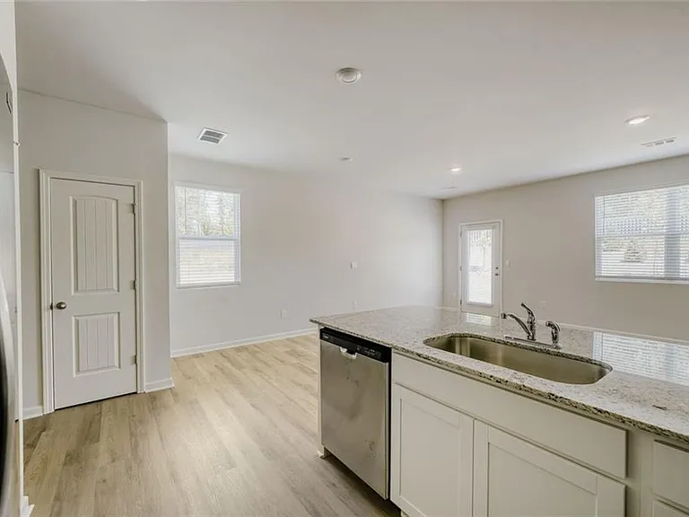 5980 Skylar Dr — Photo 4