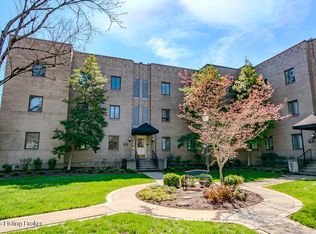 2126 Village Dr APT 12, Louisville, KY