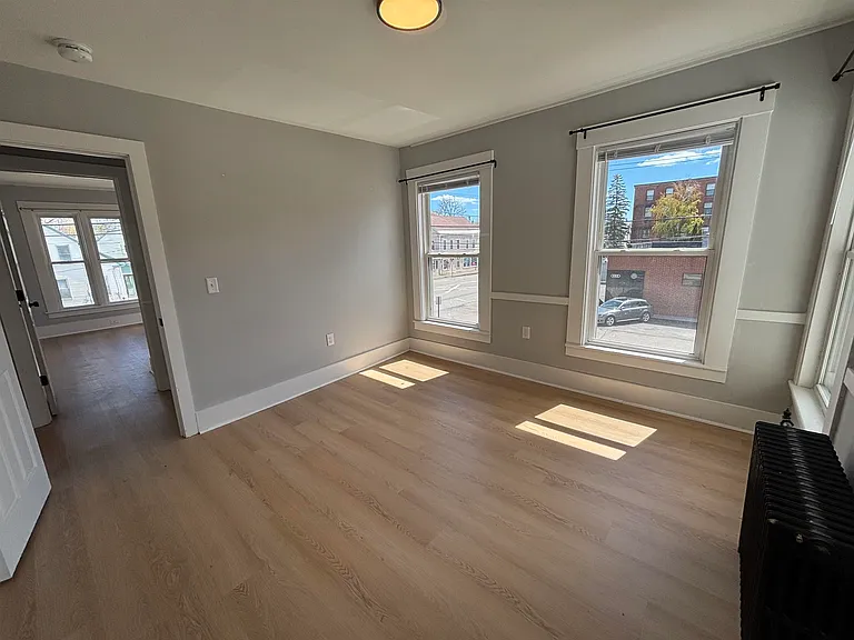 162 Front St — Photo 4