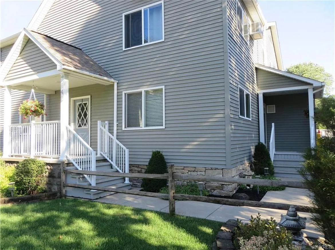 145 Caledonia St — Photo 2
