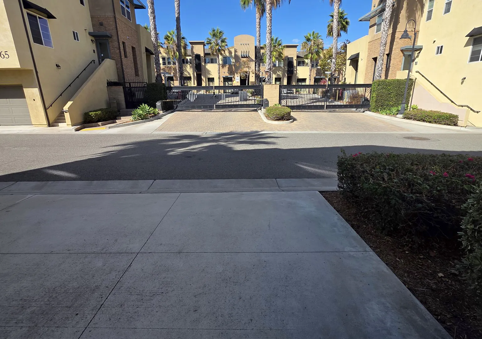 3 bed, 1372 sqft, $3,400 — Photo 2